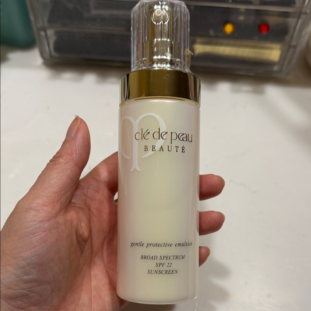 Gentle Protective Emulsion SPF 22 - Light Ivory